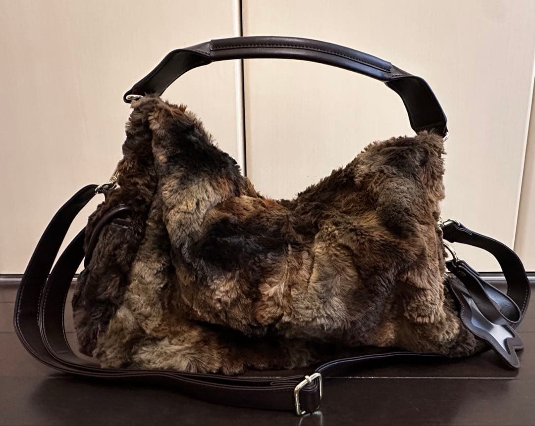 バッグ Bad Blue Eco Fur Pillow Bag (Brown)