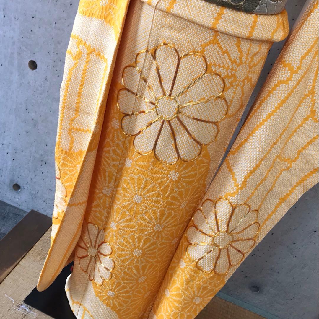 正絹　絞りの振袖　菊柄に金駒