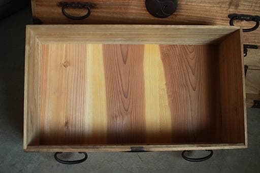 味のある丸金具時代箪笥　扉付き　刀箪笥　タンス　収納　古家具　古民家　時代家具