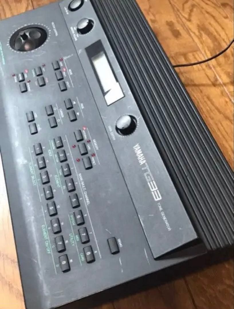 YAMAHA TG33 シンセサイザー