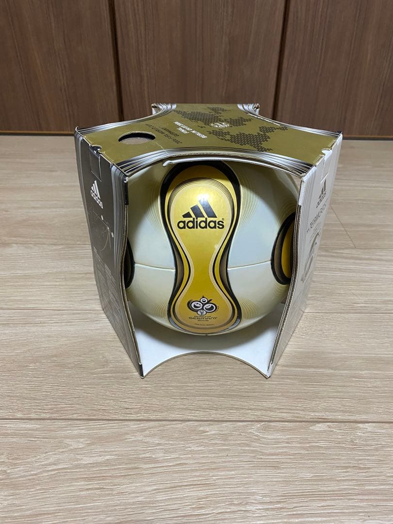 チームガイスト　adidas サッカーボール　5号球