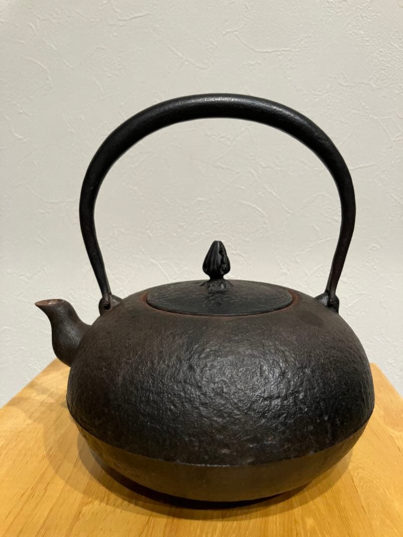 本番盛岡 薫山 南部鉄器 鉄瓶 平丸型 雲龍 1.6リットル