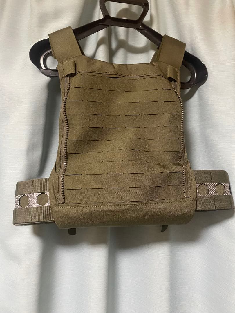 実物生地　ENERSON製　FCPC V5 プレートキャリア RG