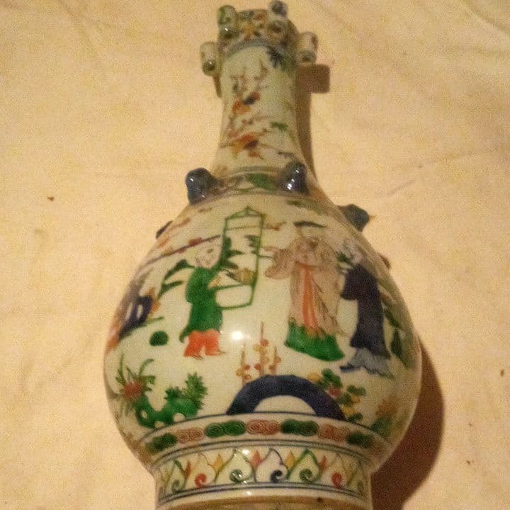 中国陶磁器　明万歴赤絵浮き彫り壺