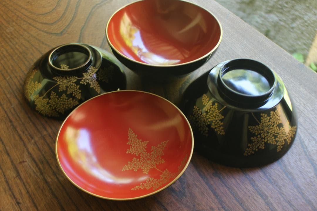 時代逸品！時代内朱金縁黒漆に優美な羊歯蒔絵の映えるお椀2点（検輪島塗蒔絵椀雑煮椀