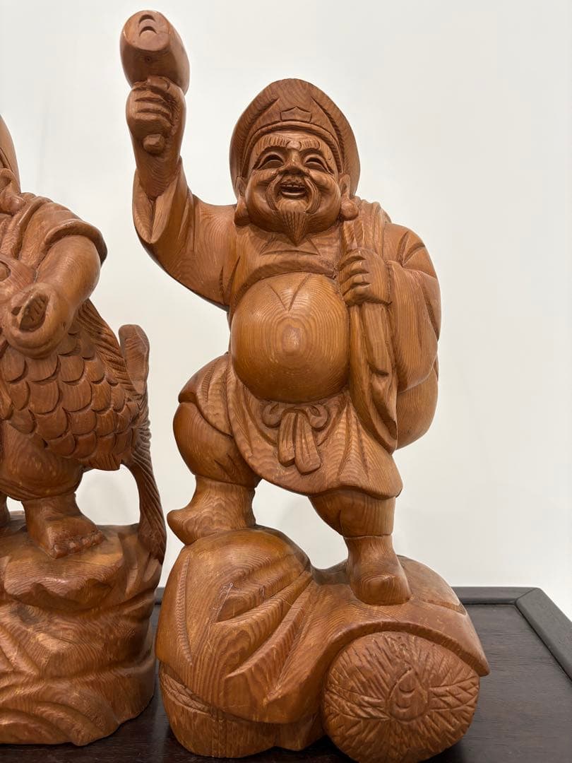 恵比寿様　大黒様　木製、伝統的な工芸品　二体セット