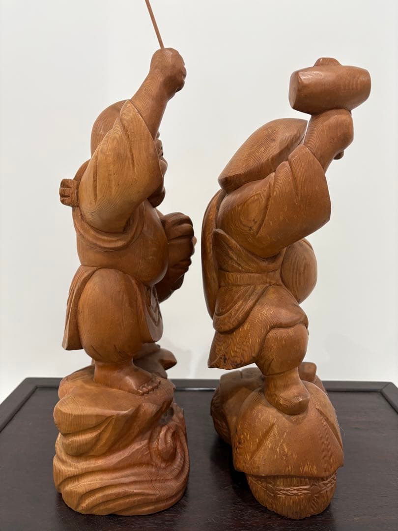 恵比寿様　大黒様　木製、伝統的な工芸品　二体セット