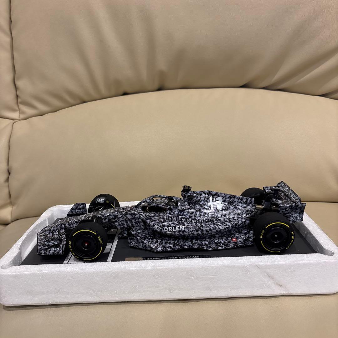 1/18 ミニチャンプス アルファロメオF1 C42 ボッタス
