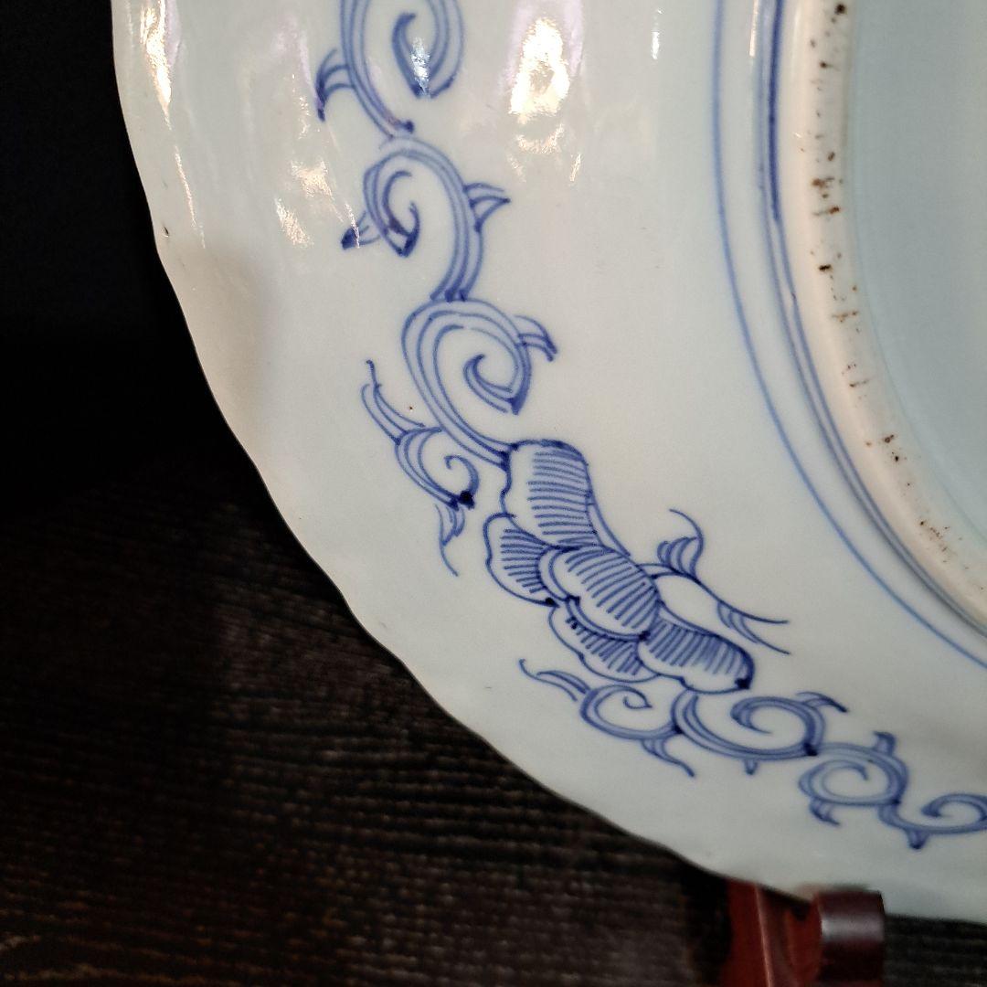 お値下げ中　　江戸中期　輪花線描　唐草牡丹図　染付青磁　完品皿