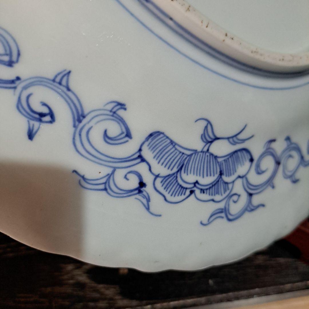 お値下げ中　　江戸中期　輪花線描　唐草牡丹図　染付青磁　完品皿