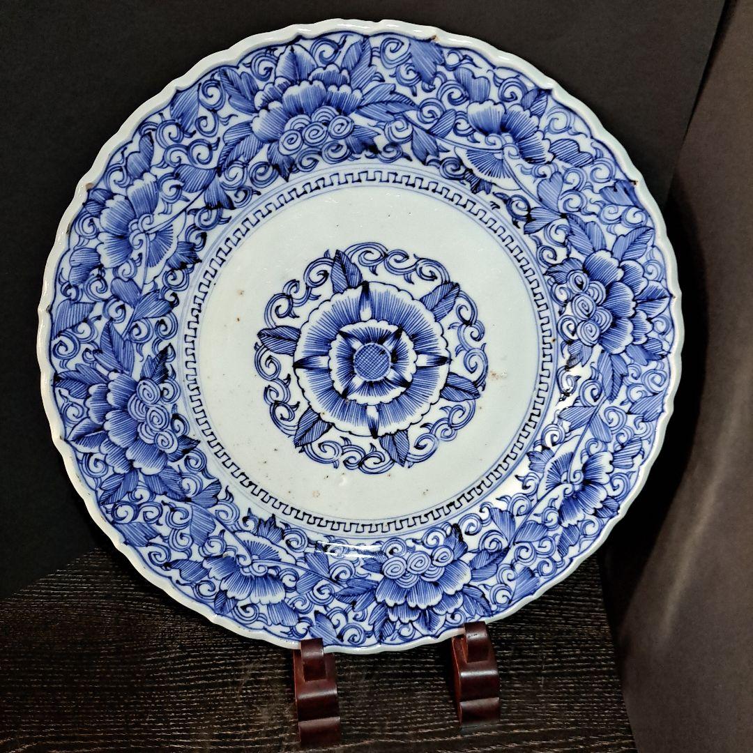 お値下げ中　　江戸中期　輪花線描　唐草牡丹図　染付青磁　完品皿
