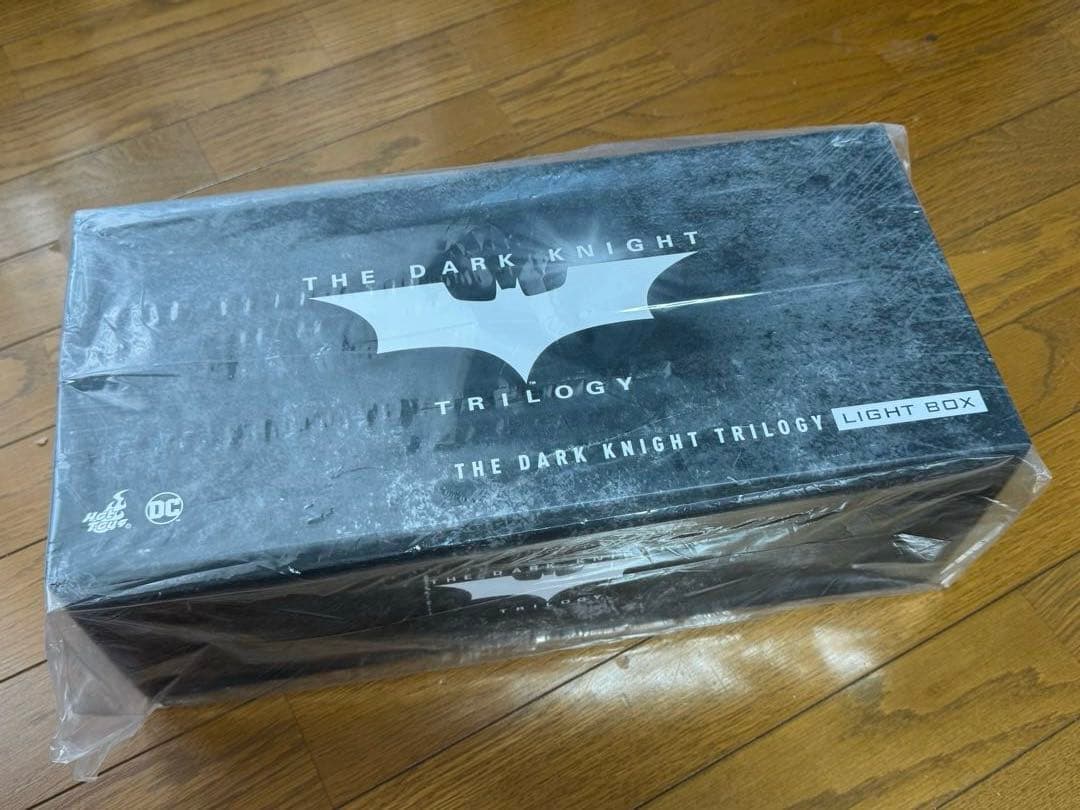 ホットトイズ・ライトボックス　『ダークナイト』ロゴ