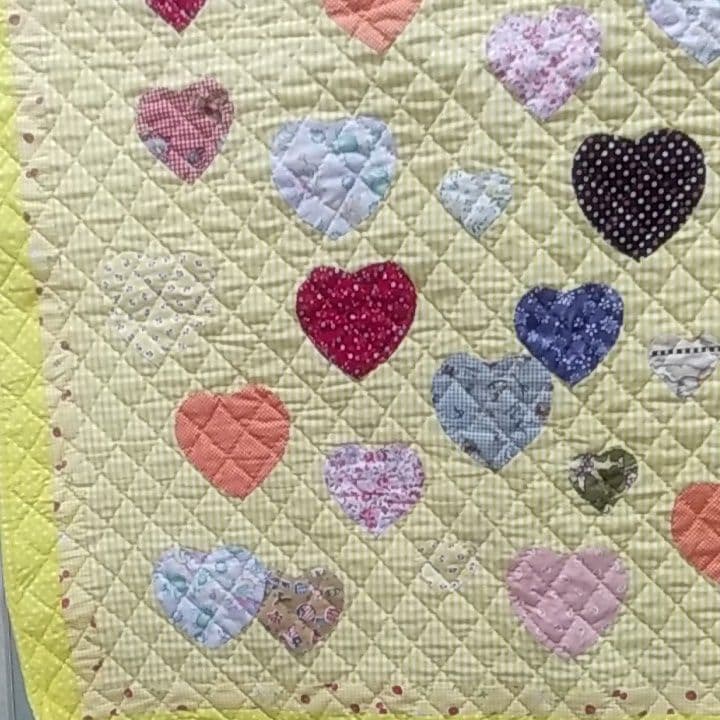 ☆値下げ☆幸せいっぱい黄色の手縫いパッチワークキルト