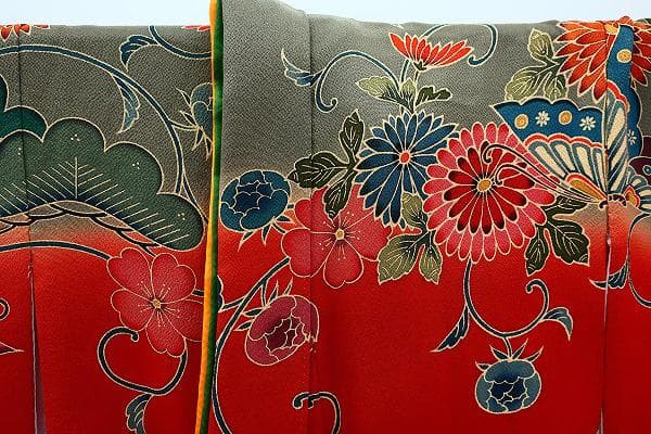 美品 本振袖 紅型染 朱赤 縮緬地 アゲハ蝶 吉祥花 身丈163cm フォーマル