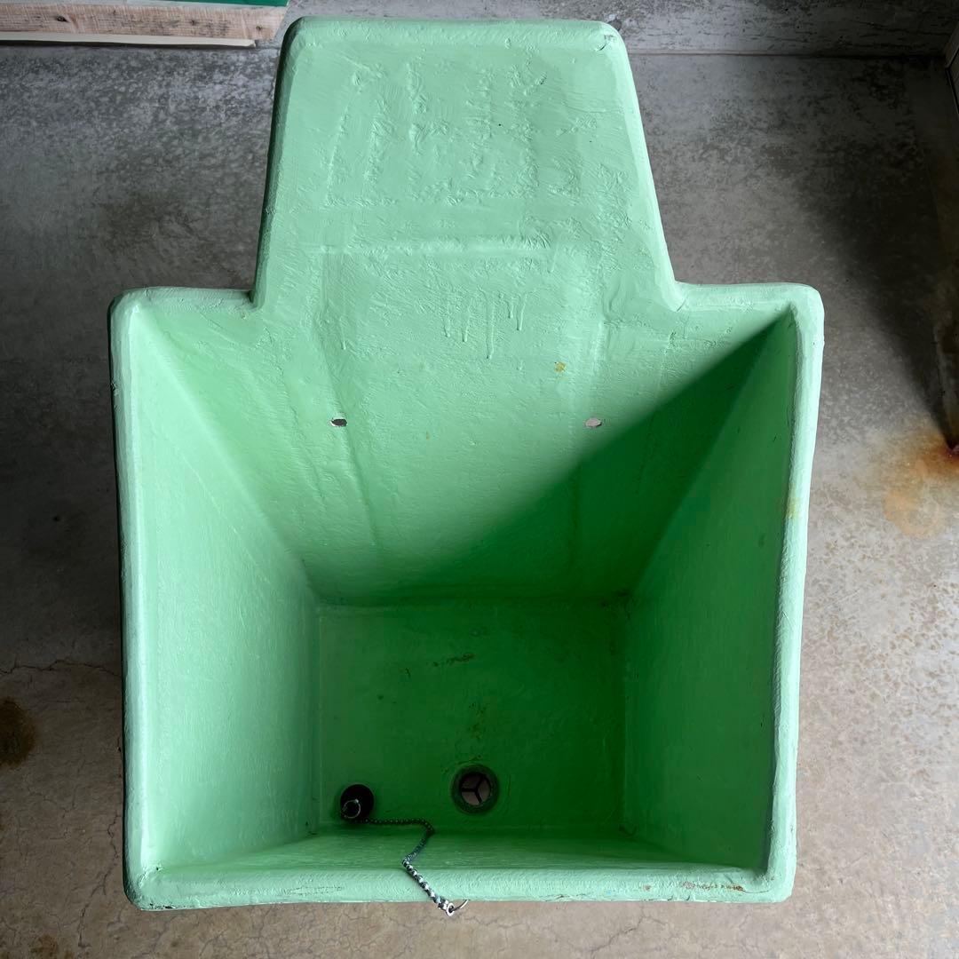 大型プラスチック水槽 排水穴付き