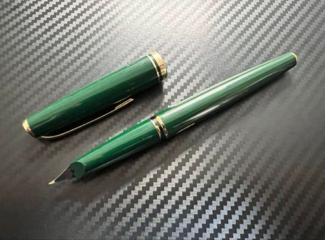 未使用に近い モンブラン ジェネレーション 万年筆 オリーブグリーン F 細字