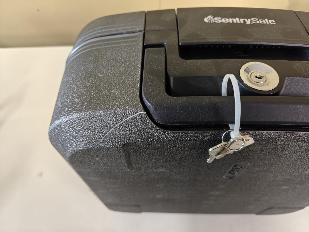 SentrySafe セキュリティケース 鍵付き 耐火 防水