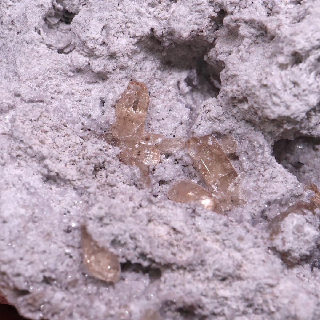 １kg超え！自主採掘！トパーズ 1064,7g 原石 TZ236 鉱物　天然石