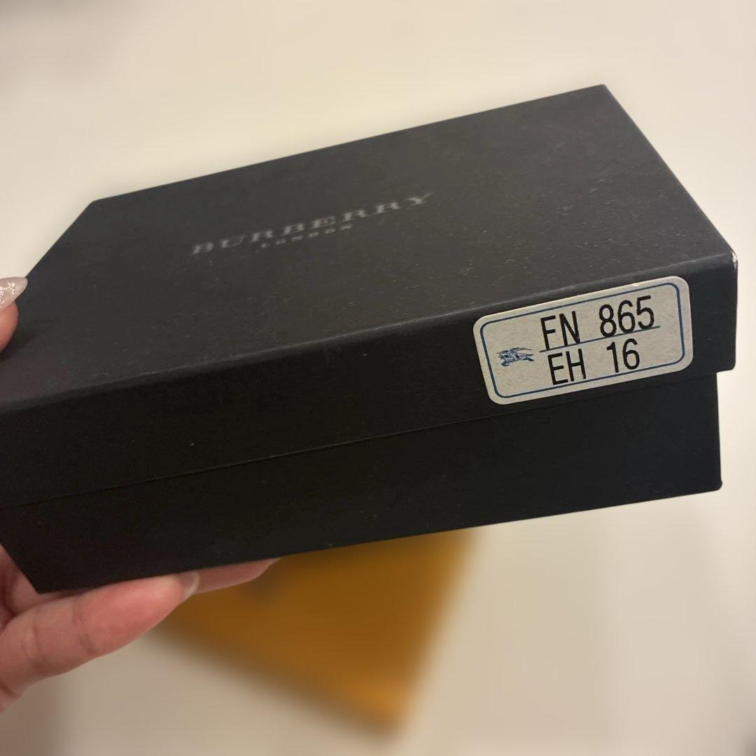 新品未使用　バーバリー　ノバチェック　二つ折り財布　がま口　レザー　黄色