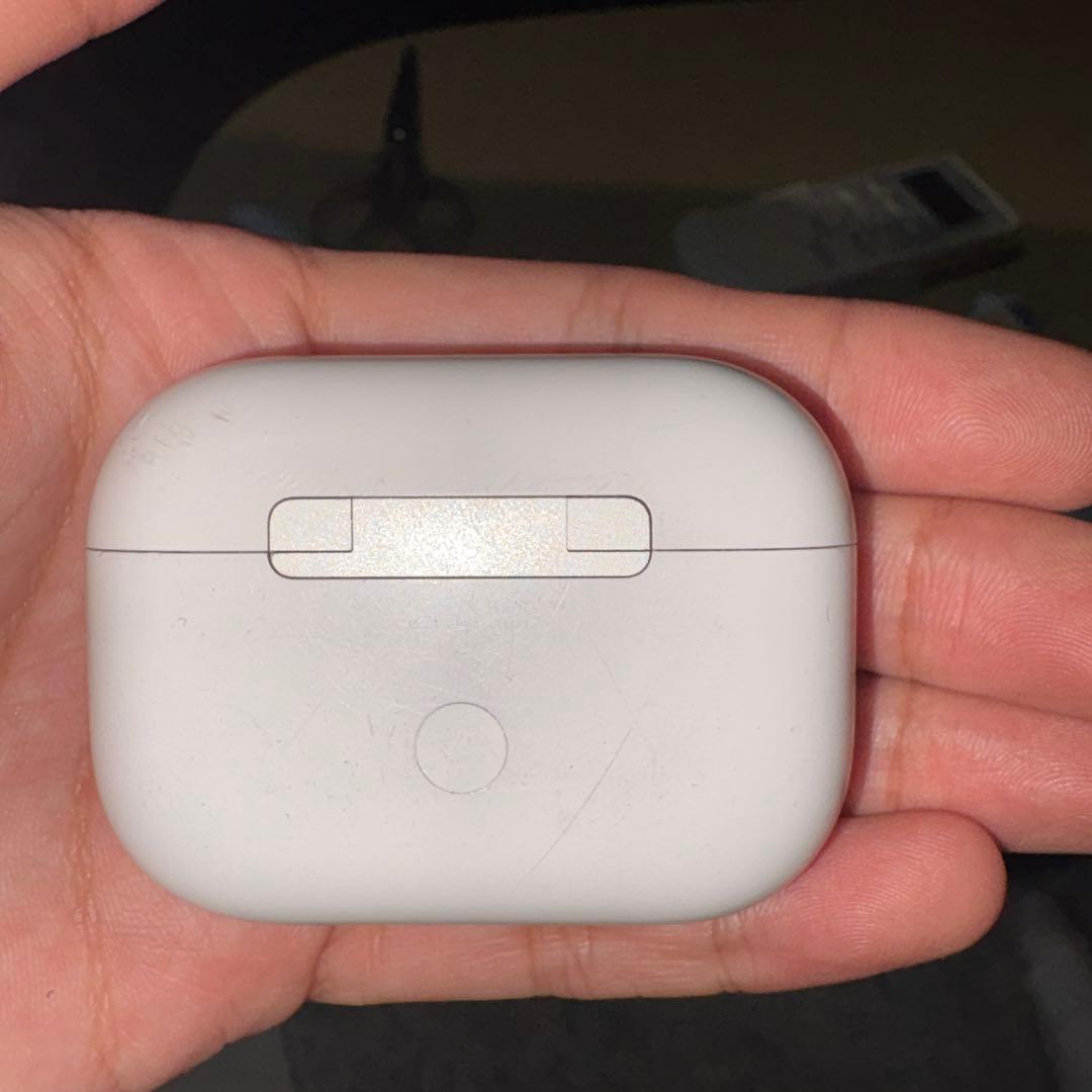 AirPods Pro2 左側とケース