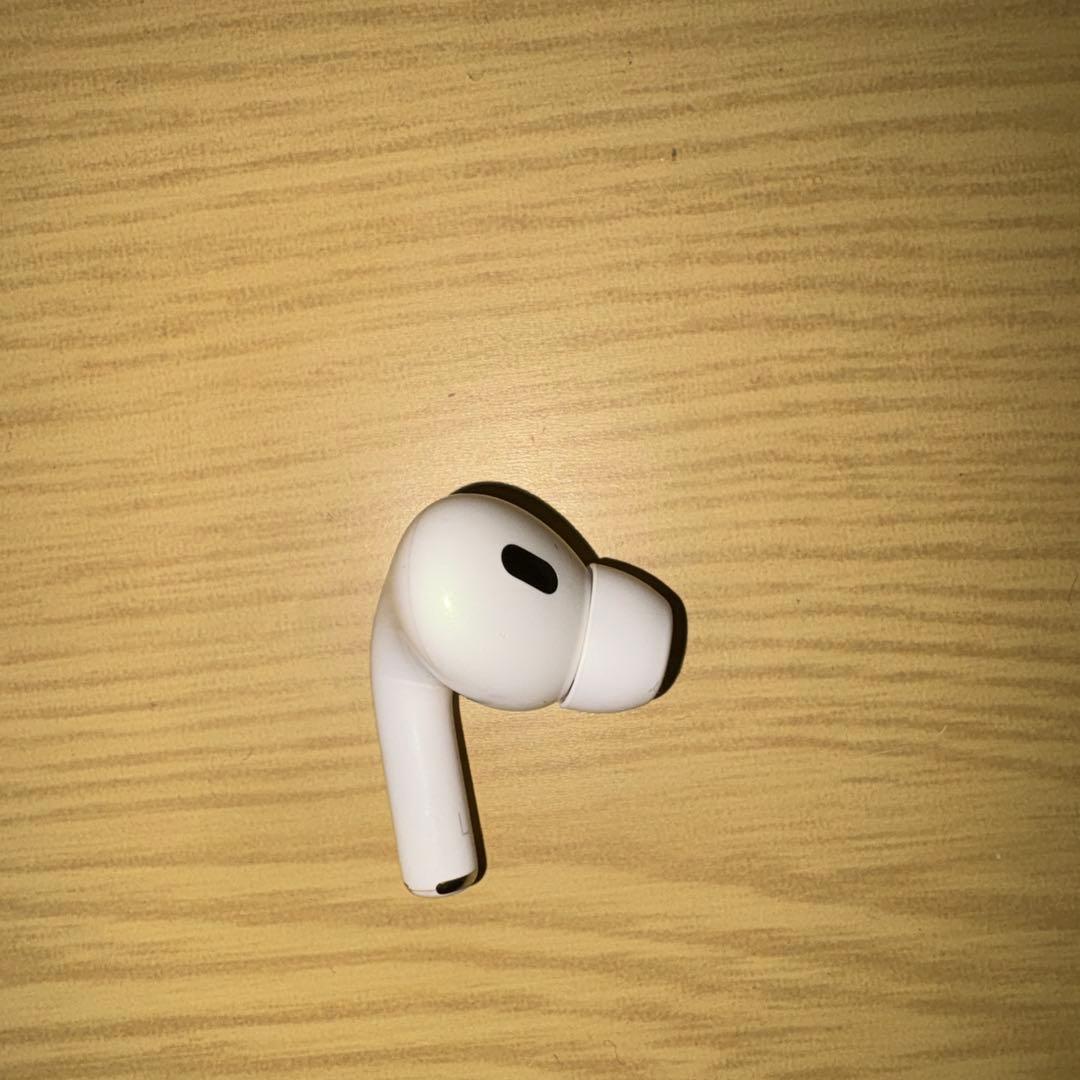 AirPods Pro2 左側とケース