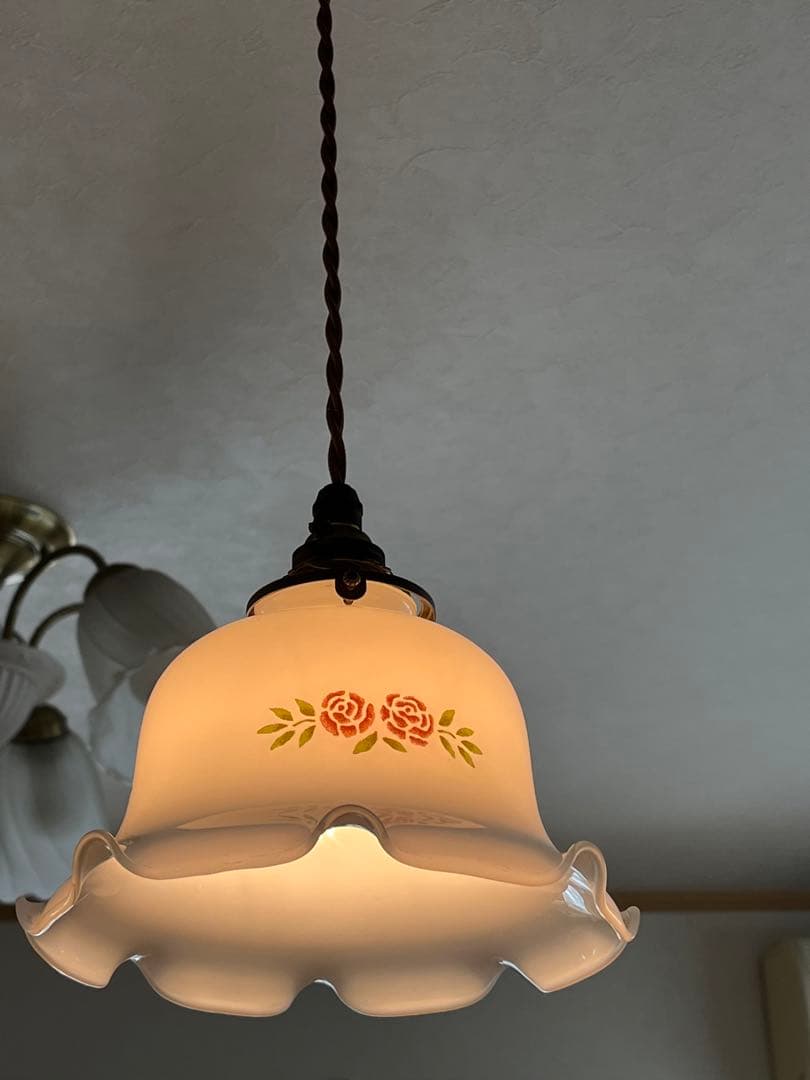 2つセットイマンマニーローズ　フリルミルクガラス　シェードランプ　Many 薔薇