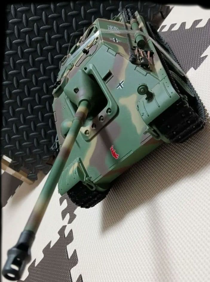 ヘンロン社製 RCバトルタンク 1/16