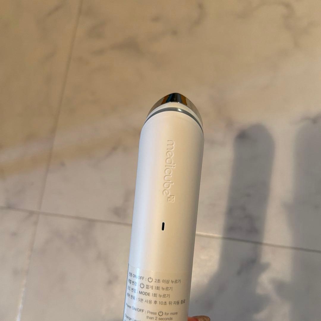 メディキューブ　ハローキティ　美顔器