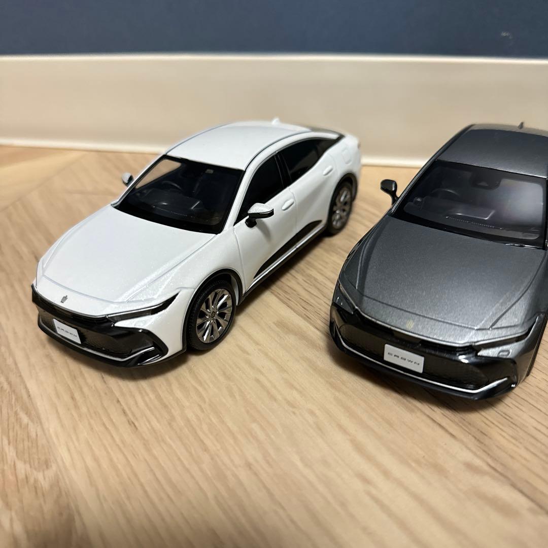 クラウンクロスオーバー　色見本　ミニカー