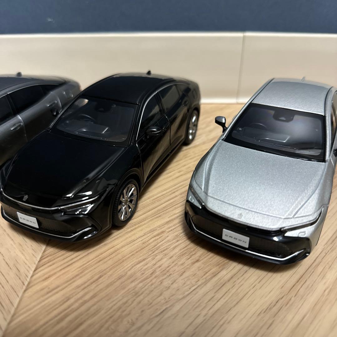 クラウンクロスオーバー　色見本　ミニカー