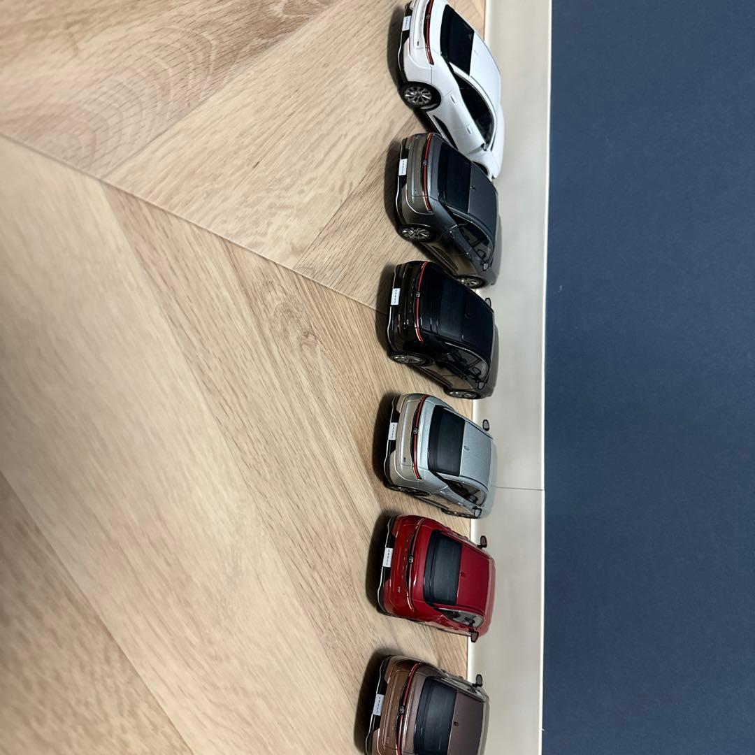 クラウンクロスオーバー　色見本　ミニカー