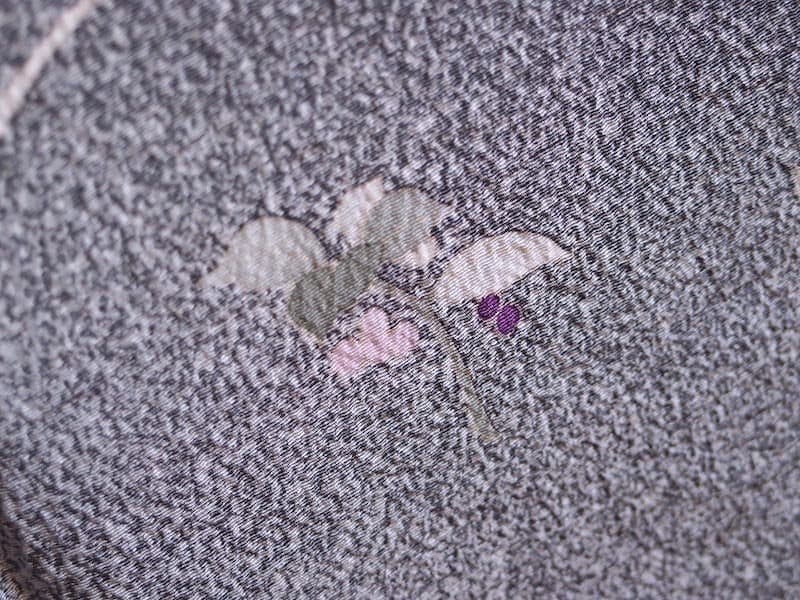 未使用　やまと謹製　付下げ（白花文）裄66,5　落款入　背紋なし　正絹美品