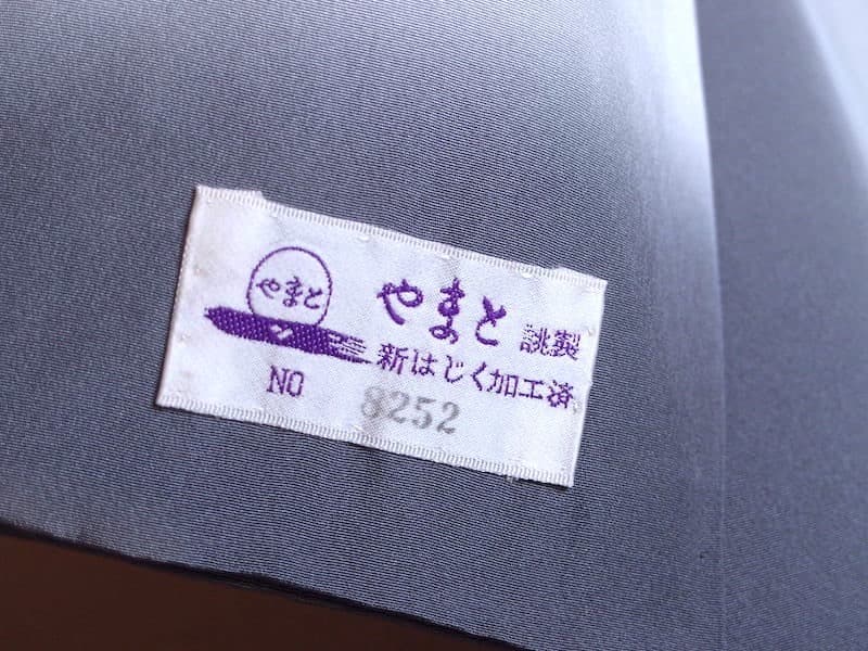 未使用　やまと謹製　付下げ（白花文）裄66,5　落款入　背紋なし　正絹美品
