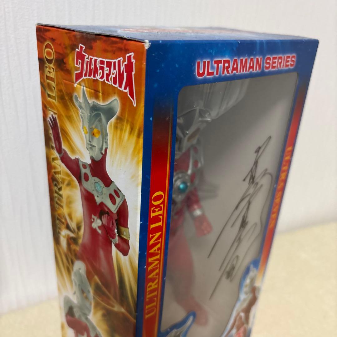 真夏 竜　直筆サイン入りフィギュア　ウルトラマンレオ