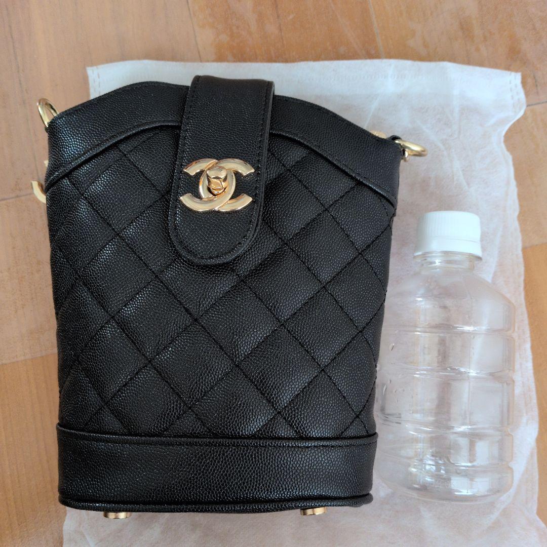 CHANEL ブラックレザーショルダーバッグ　ノベルティ