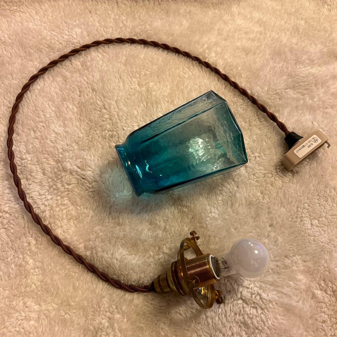 安土草多　青いガラスのペンダントライト　コードと電球付き