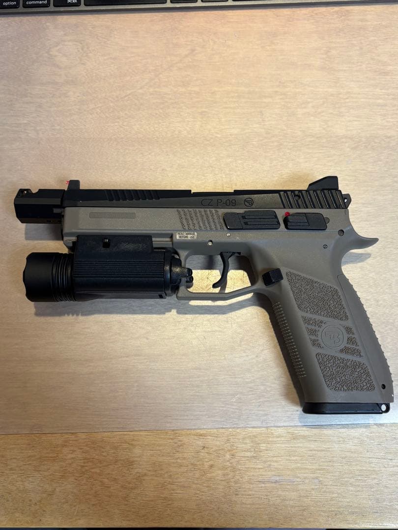 CZ P-09 co2ガスガン グレー ライト付き