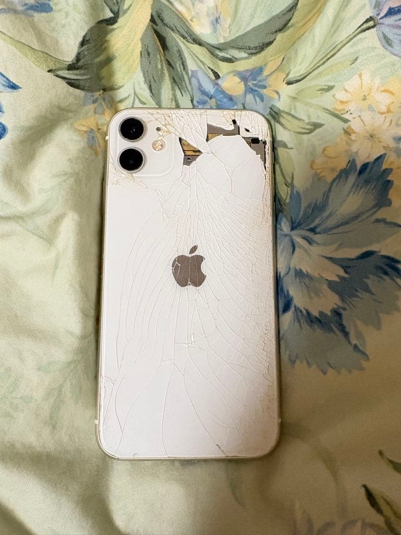 Apple iPhone11 本体 ジャンク品 割れあり