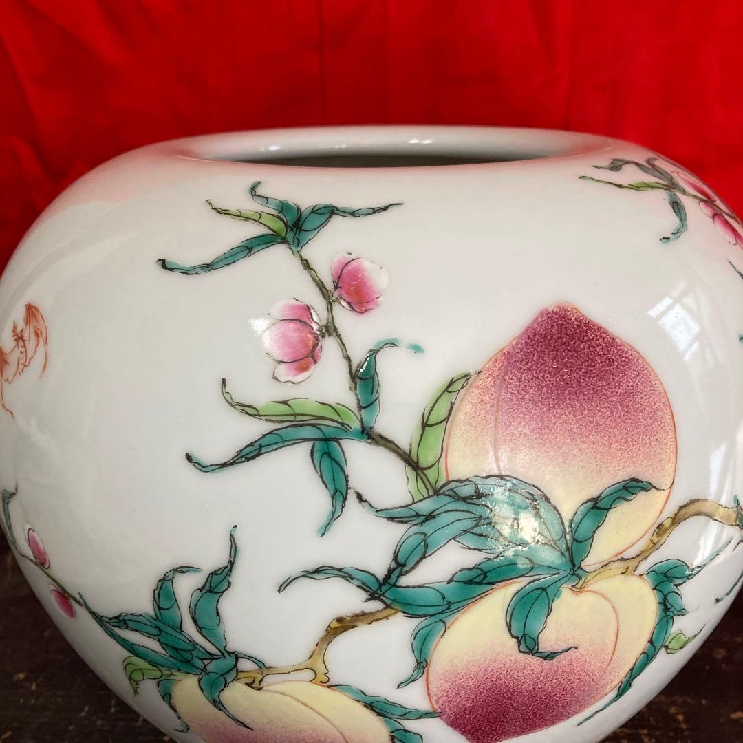 中国　色絵　粉彩　壺　九桃蝙蝠図　大清雍正年製銘