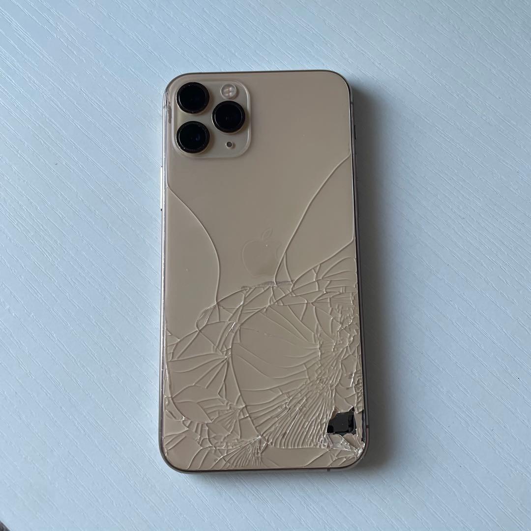 iPhone11pro 本体　画面背面ひび割れあり