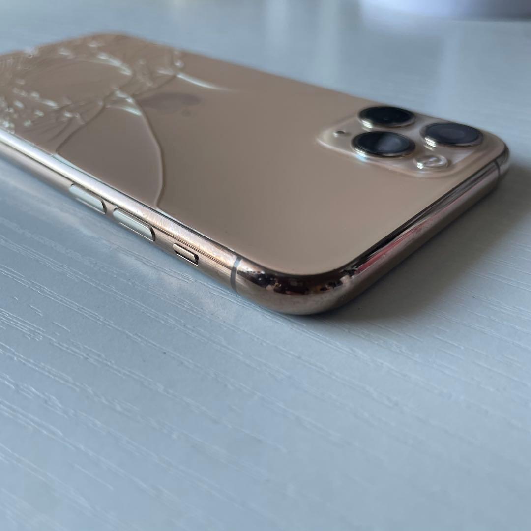 iPhone11pro 本体　画面背面ひび割れあり