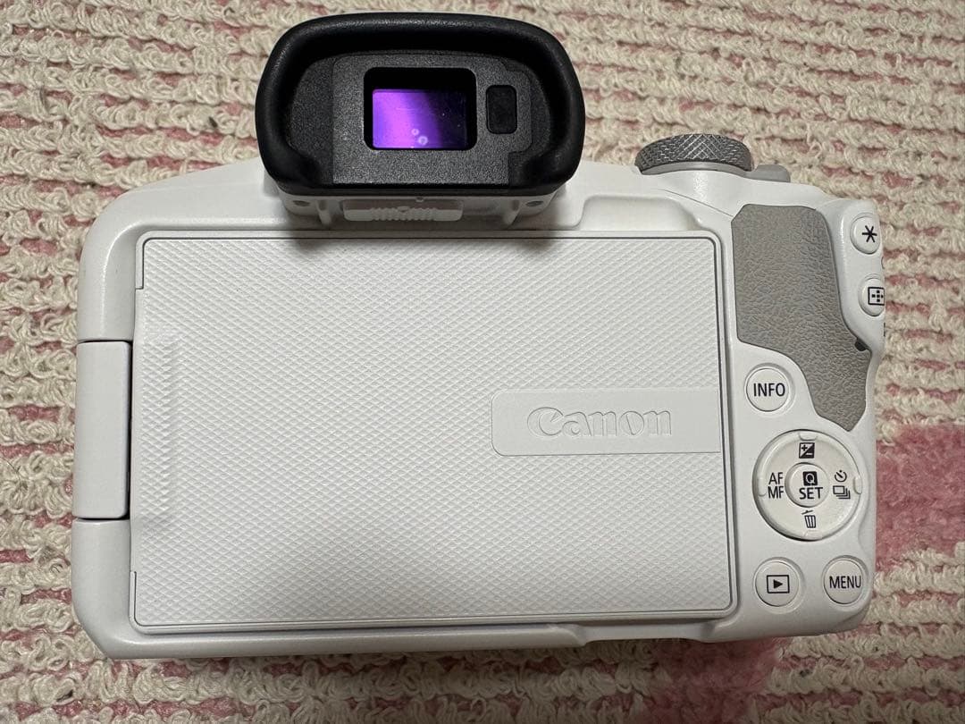 CanonEOSR50ミラーレス一眼レンズ2本セットSD64GB付き