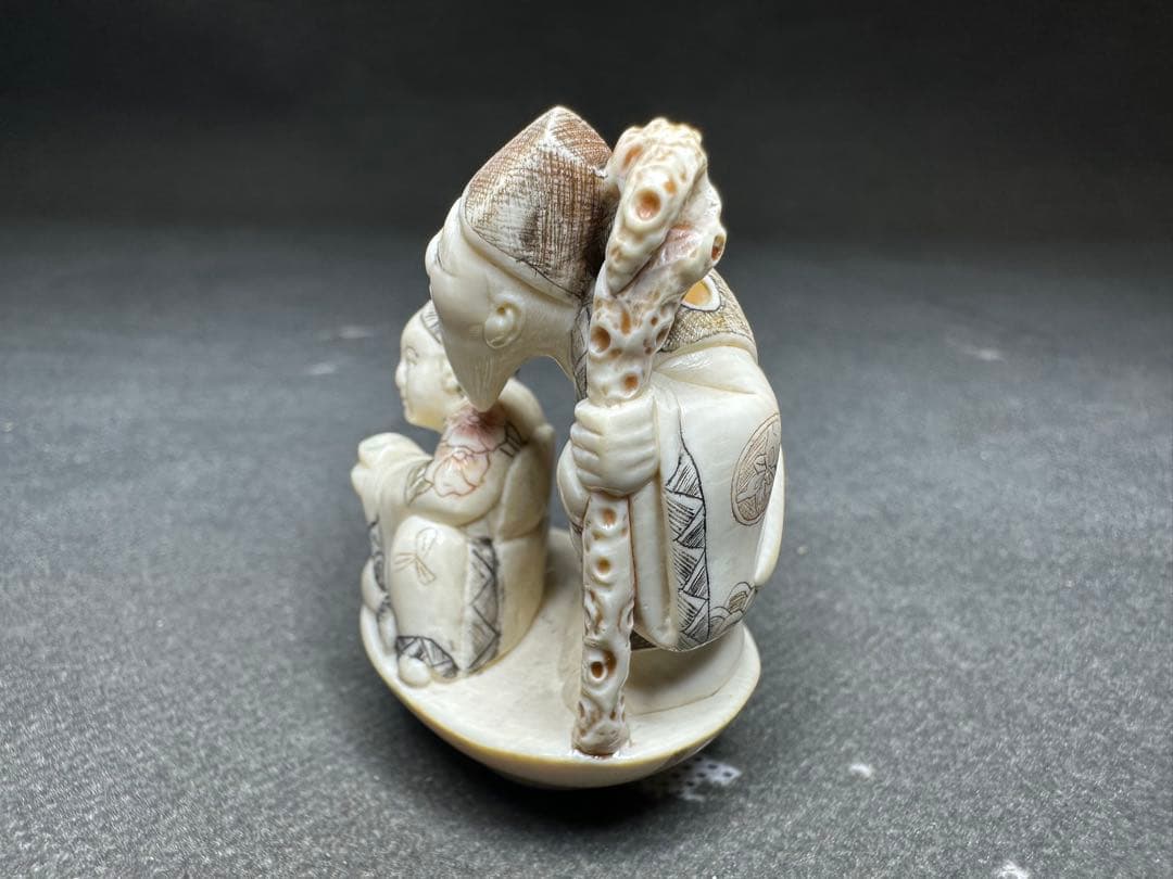 極上　根付　天然素材　アンティーク　骨董　飾り物　古美術　置物　細密細工　彫刻