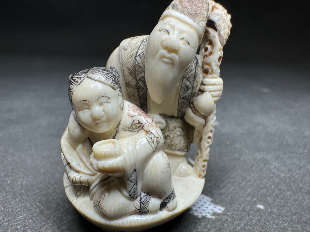 極上　根付　天然素材　アンティーク　骨董　飾り物　古美術　置物　細密細工　彫刻