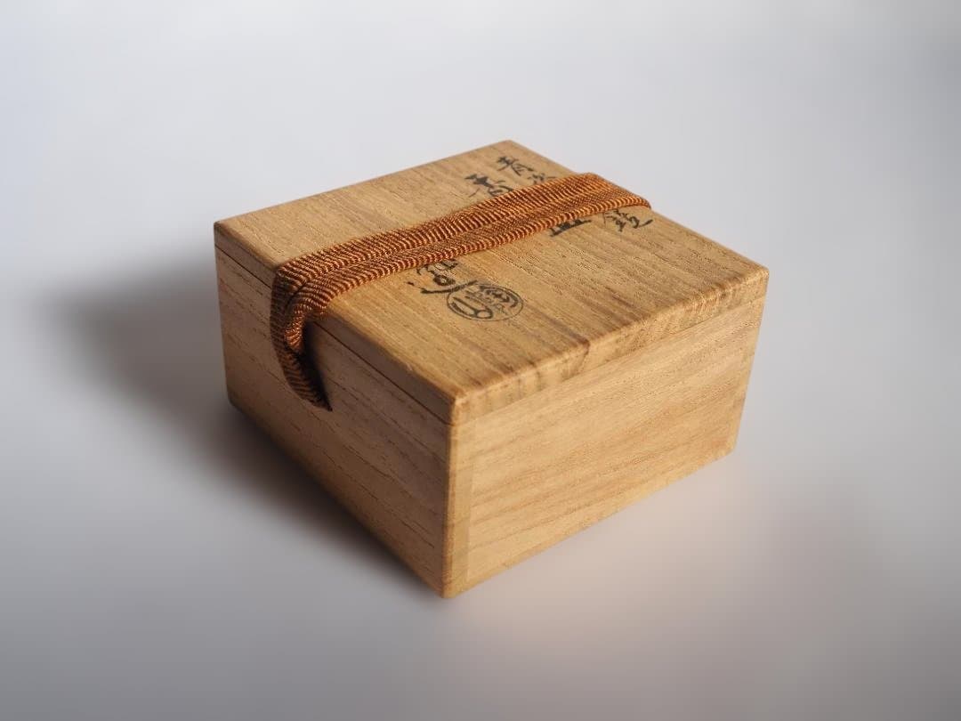 3代伊東陶山『青磁龍鏡香合』（共箱）