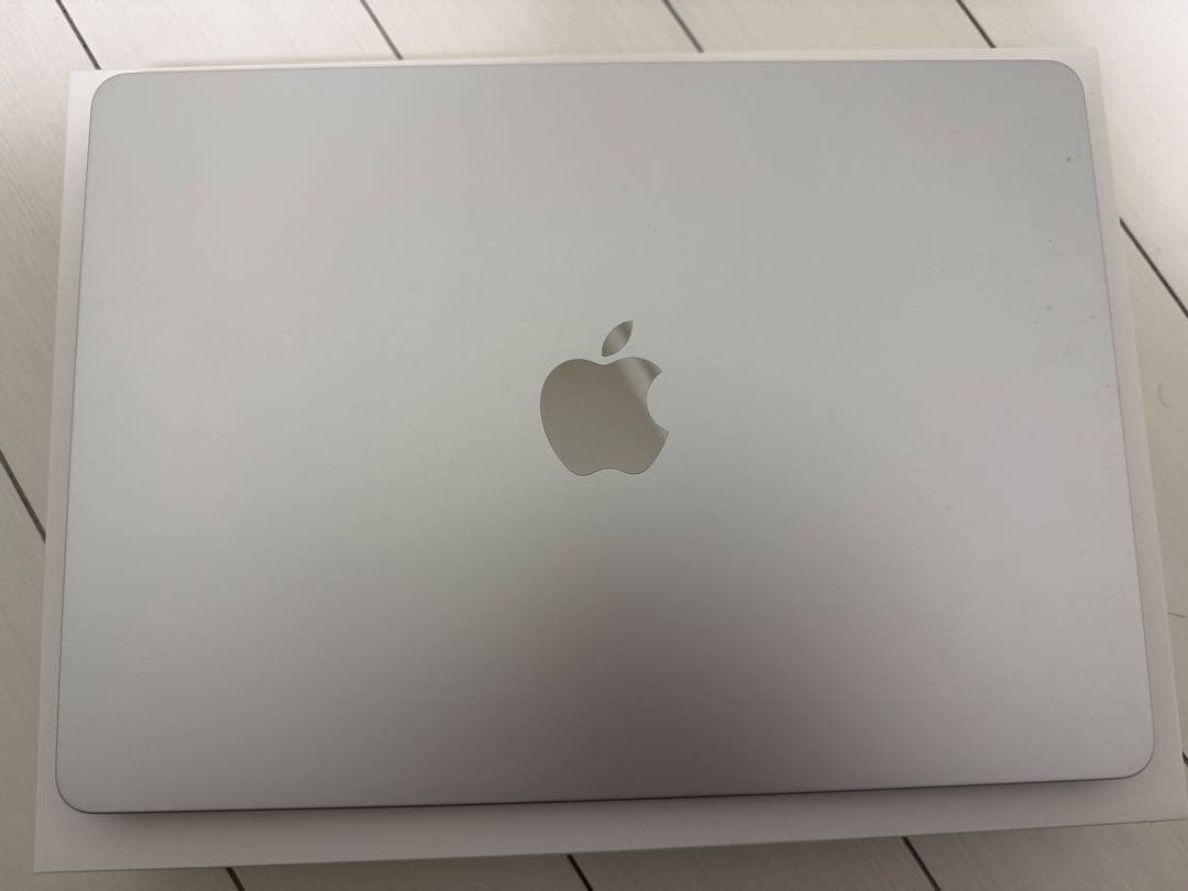 ほぼ未使用Apple MacBook Air M4 2025年モデル 13インチ