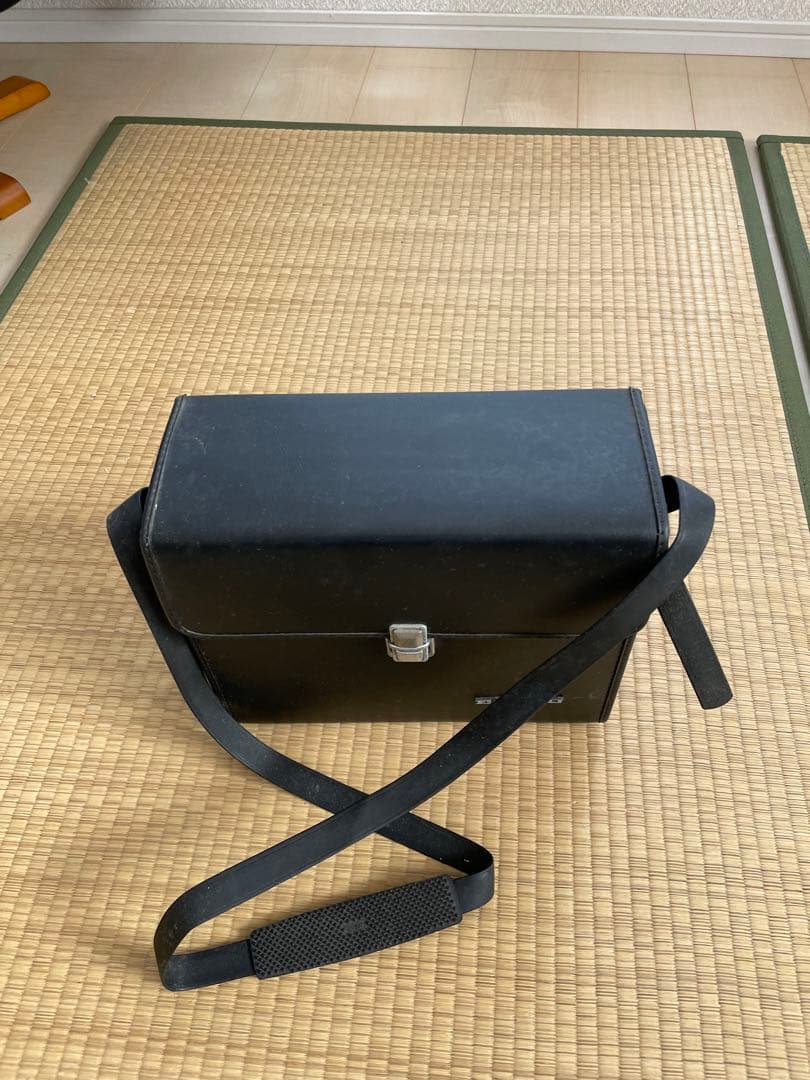 昔のビデオカメラです。コレクターにどうですか？