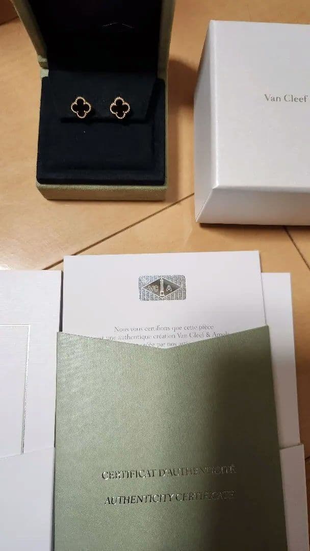 ヴァンクリーフ&アーペル　スウィートアルハンブラピアス　オニキス