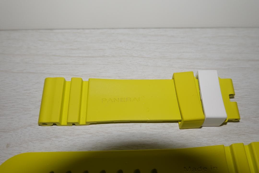 純正　PANERAI　パネライベルト、ストラップ　ラバー　イエロー