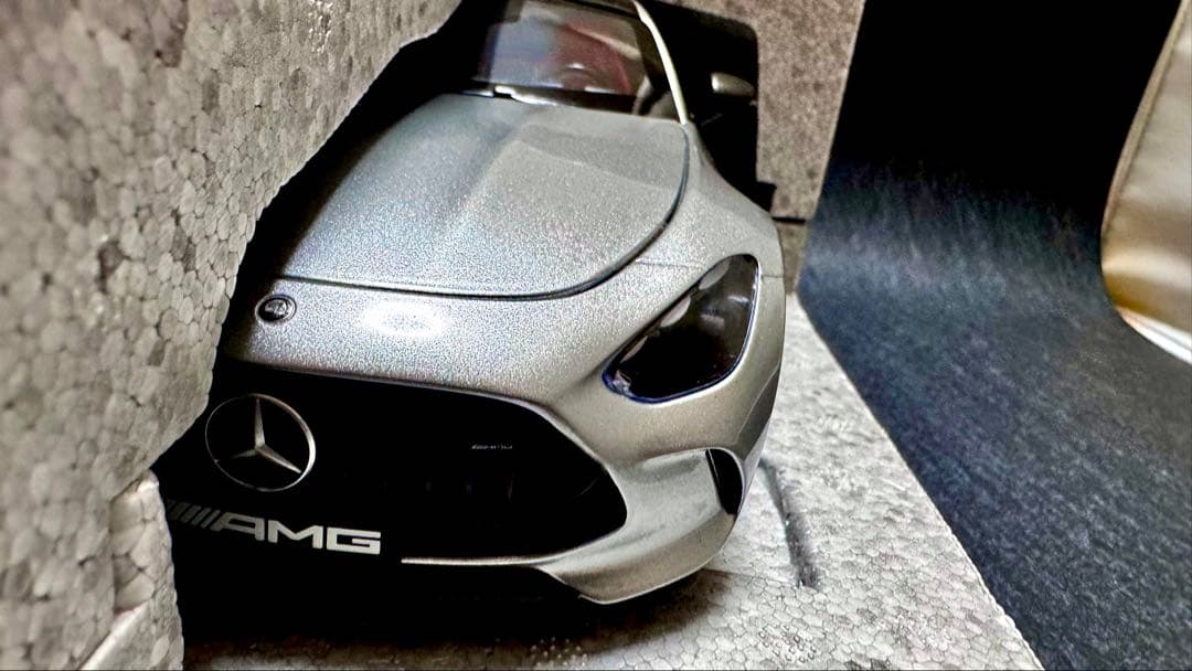 メルセデスAMG GT63 4MATICクーペ ハイテックシルバー 1/18